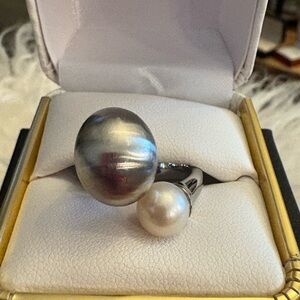Elegant Silver and White Pearl Ring